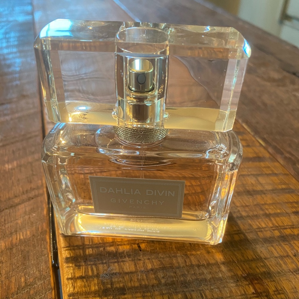 Givenchy Dahlia Divin fragrance